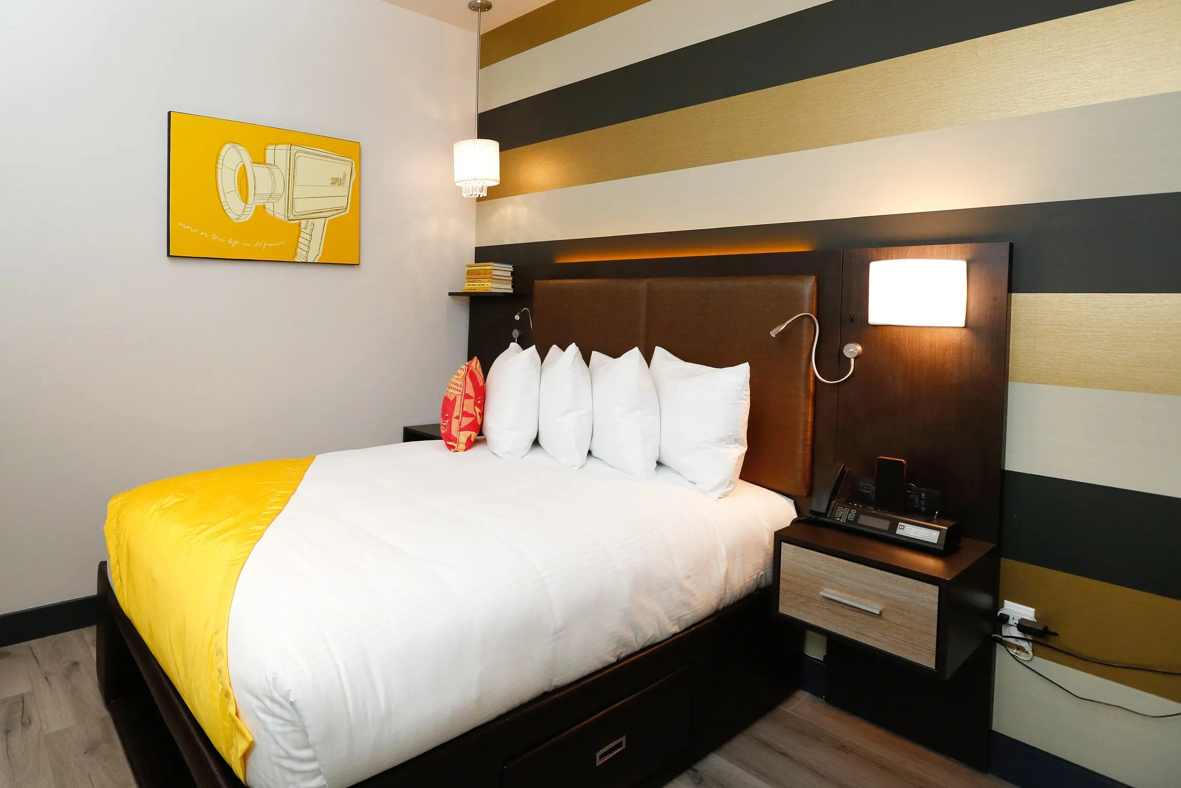 Queen room